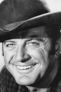 Brad Dexter